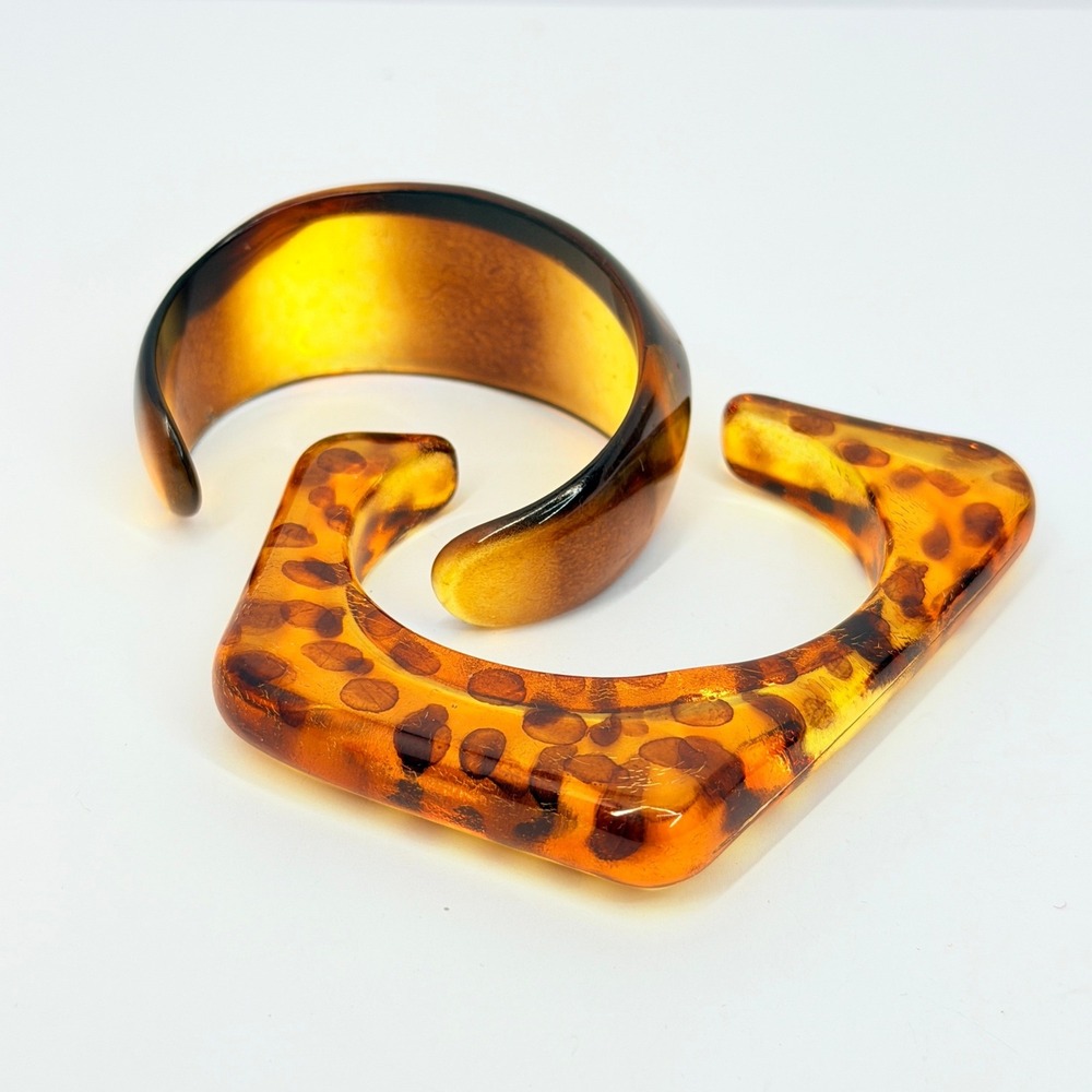 Sculptural 1970s Vintage Amber Lucite Tortoise Leopard Chunky Cuff Bracelet Set